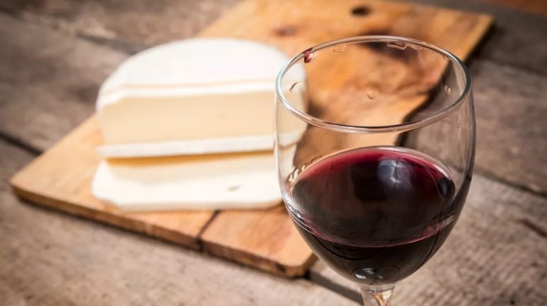 Healthy eating: Why cheese and red wine are good for your brain