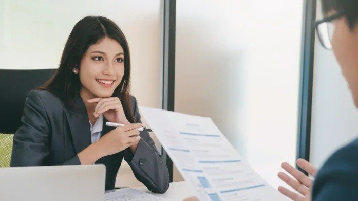 3 tips for a ‘hyper-focused’ resume to grab recruiters’ attention at a job fair, according to a career coach
